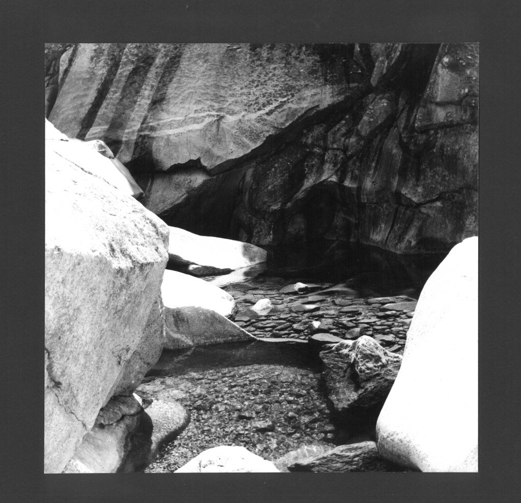 s/w-Foto Eugen Ruch, Wasser und Fels